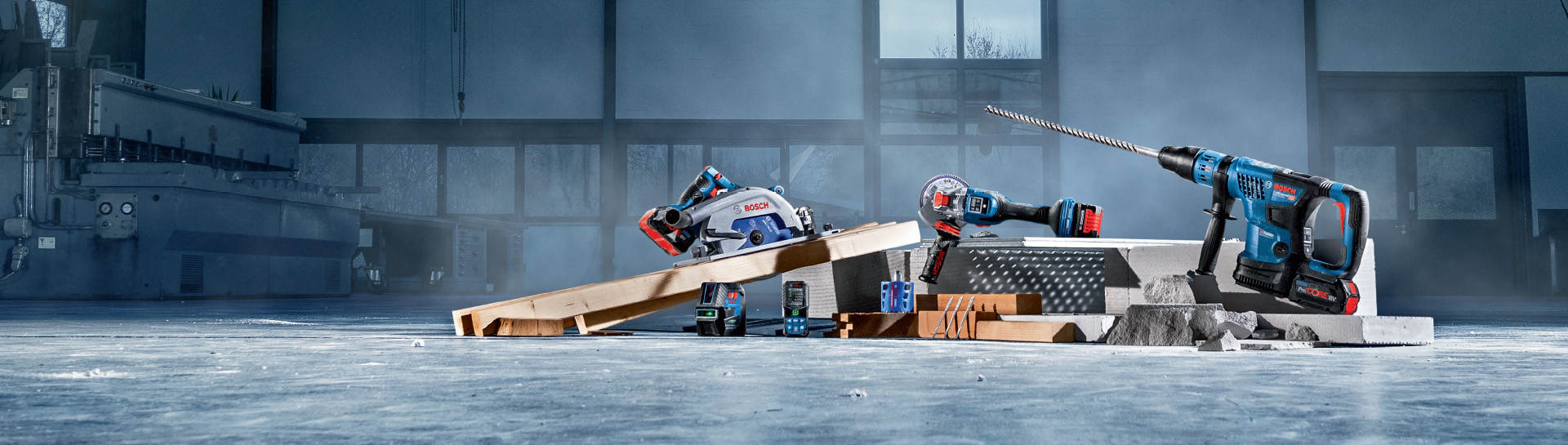 博世专业工具在木材和混凝土上的应用于一个车间。