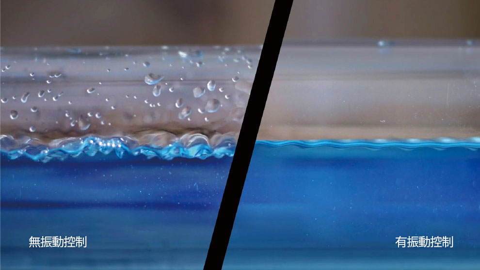 两个不同表面的水容器，一个有水滴。