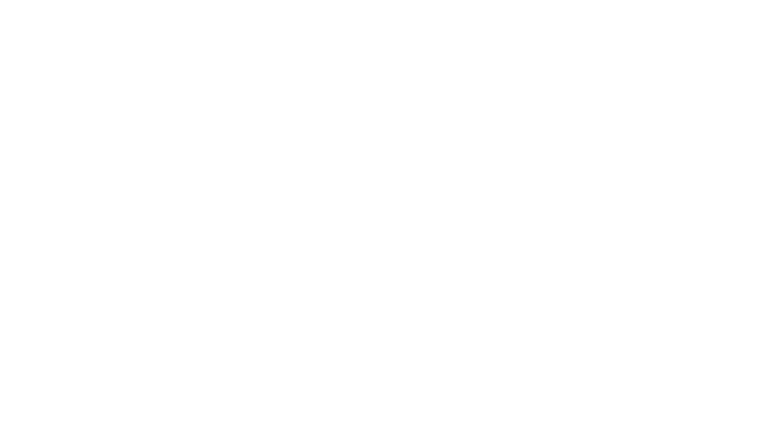 黑色博世专业工具箱放在木桌上。